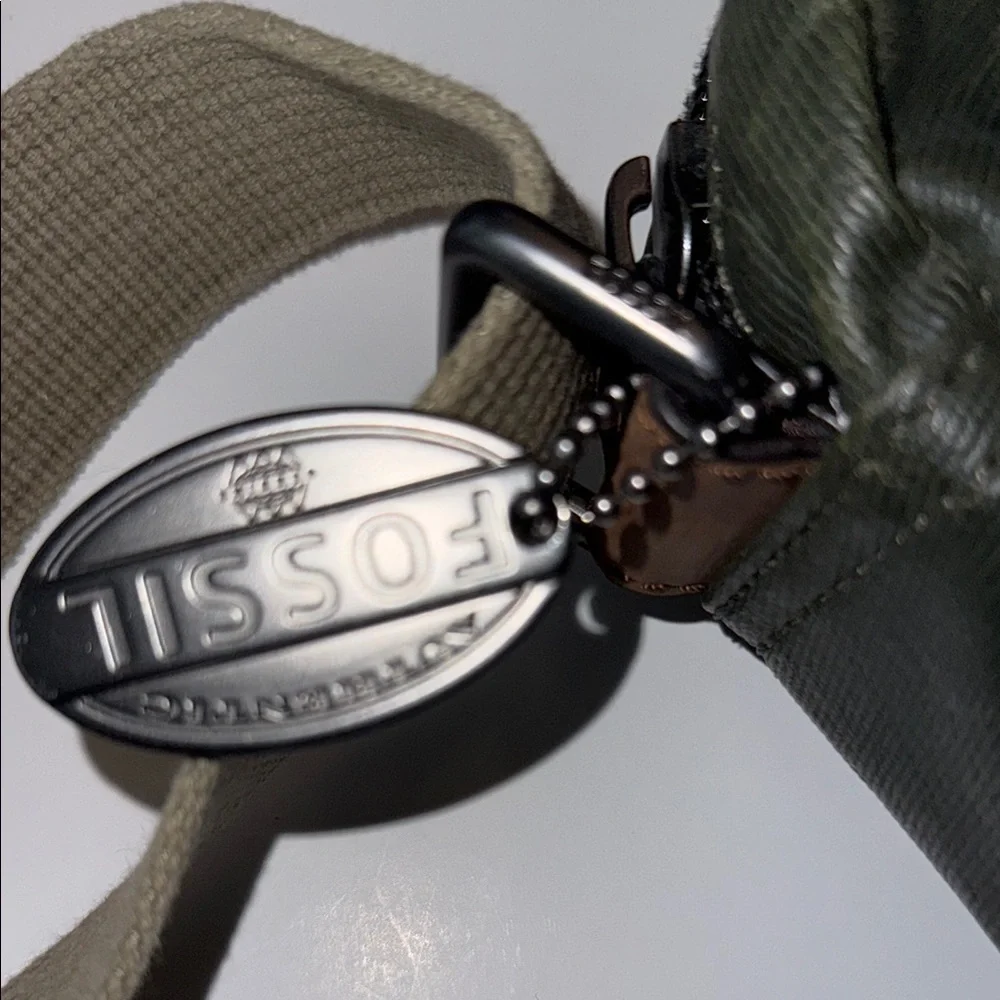 Fossil elegant messenger